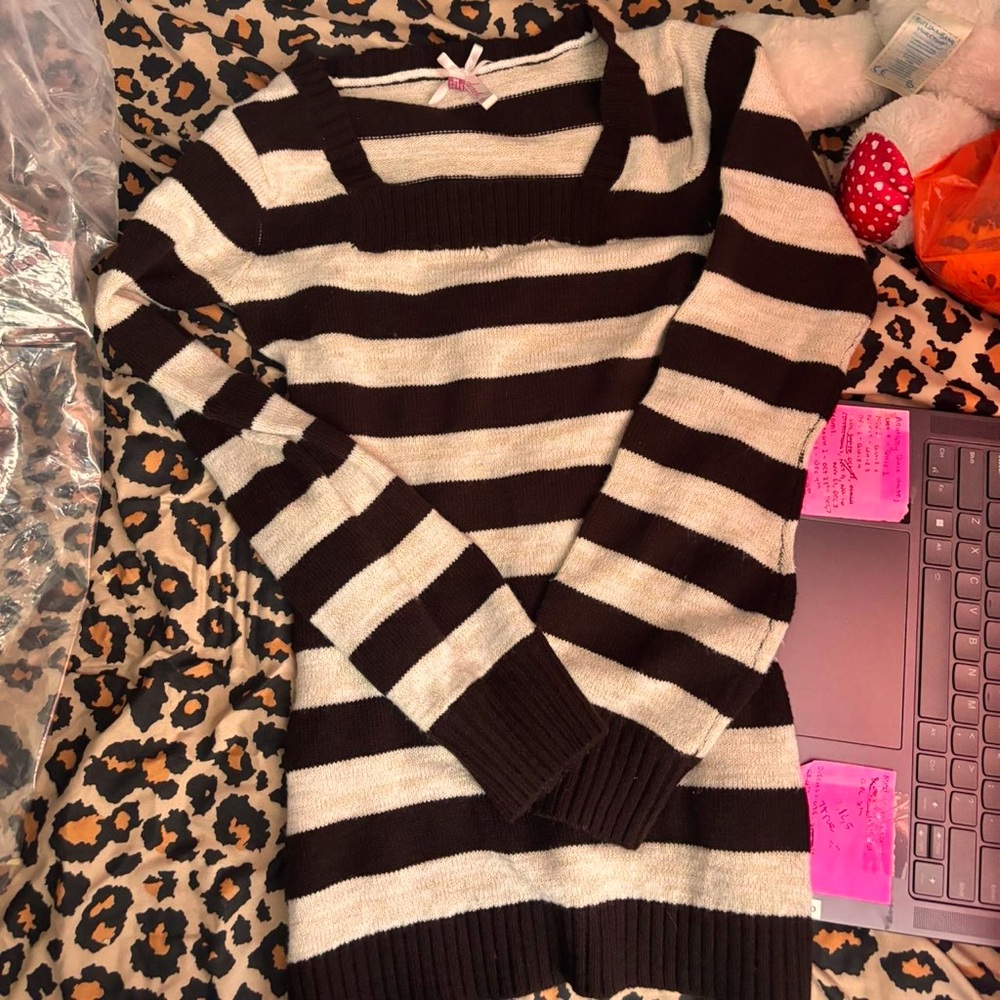 brown and white square neck sweater